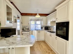 Kitchen- click for photo gallery